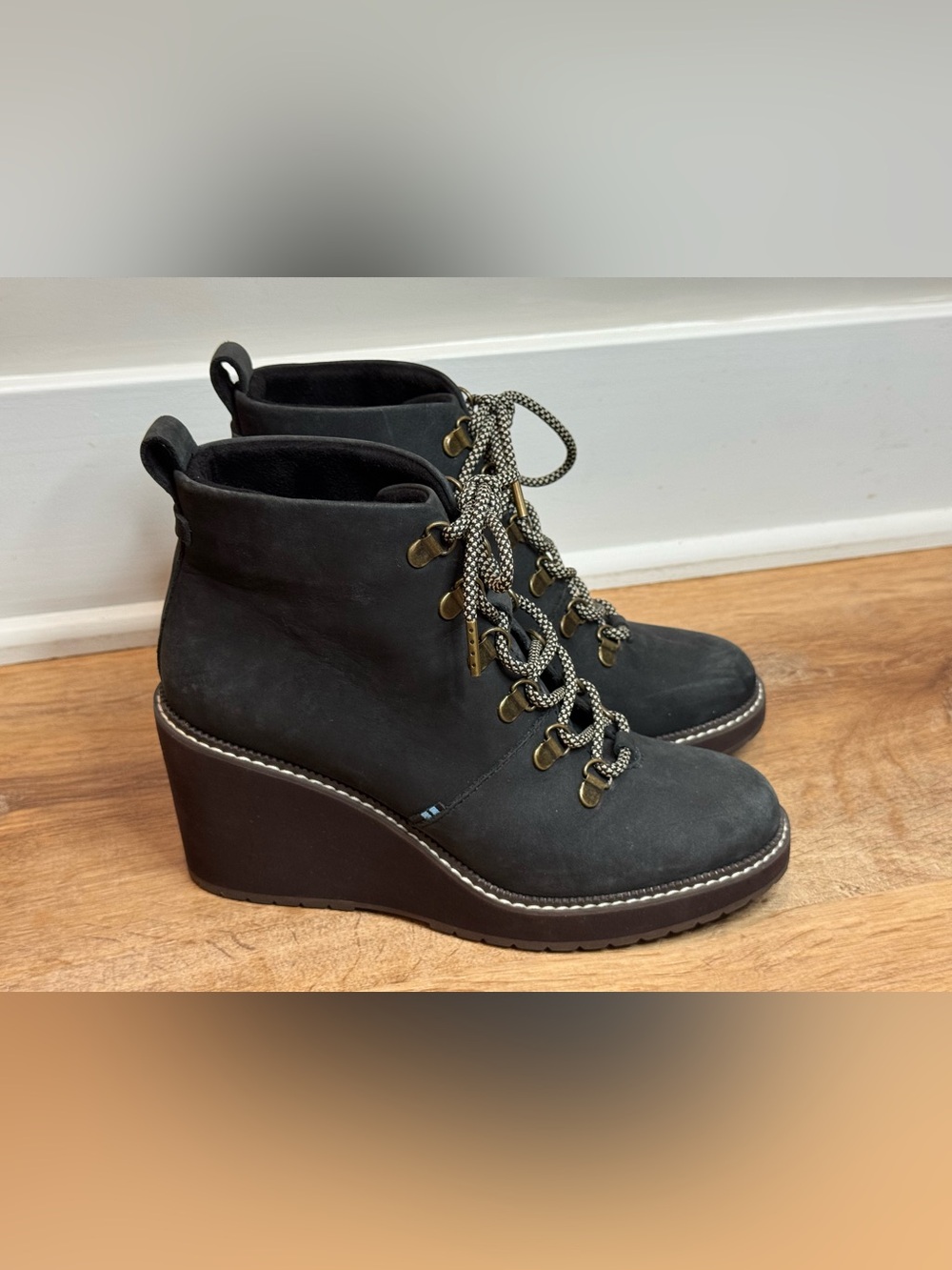 NEW TOMS MELROSE WATER RESISTANT Black Wedge Ankle Boots Size 7